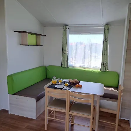 Land'shause Prázdninový areál 2*
